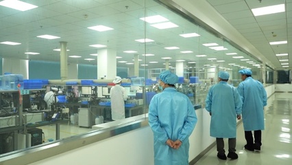 馴光二十余載，光纖上磨透鏡問(wèn)鼎全球第一